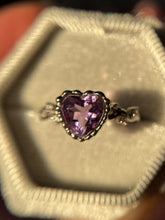 Cargar imagen en el visor de la galería, Anillo Corazón Amatista (Plata .925)
