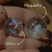 Cargar imagen en el visor de la galería, Esferas de Cuarzo Blanco Hialino con Arcoíris 🌈✨
