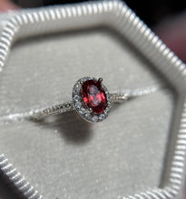 Cargar imagen en el visor de la galería, Anillos Granate
