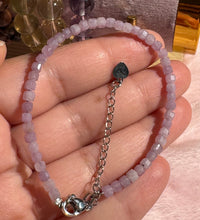 Cargar imagen en el visor de la galería, Pulsera Ajustable Kunzita cúbica
