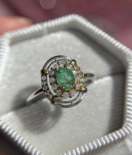 Cargar imagen en el visor de la galería, Anillo Esmeralda
