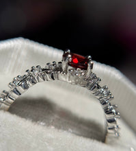 Cargar imagen en el visor de la galería, Anillos Granate
