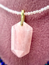Cargar imagen en el visor de la galería, Dijes de distintos minerales con  incrustación de zirconia
