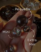 Cargar imagen en el visor de la galería, Esferas de Cuarzo Ahumado con Arcoíris 🌈✨
