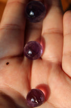 Cargar imagen en el visor de la galería, Esferas de Amatista
