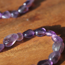 Cargar imagen en el visor de la galería, Gargantilla ajustable con piedras roladas
