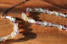 Cargar imagen en el visor de la galería, Gargantilla ajustable con piedras roladas
