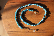 Cargar imagen en el visor de la galería, Gargantilla ajustable con piedras roladas
