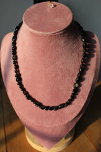 Cargar imagen en el visor de la galería, Gargantilla ajustable con piedras roladas
