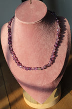 Cargar imagen en el visor de la galería, Gargantilla ajustable con piedras roladas
