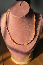 Cargar imagen en el visor de la galería, Gargantilla ajustable con piedras roladas
