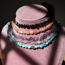 Cargar imagen en el visor de la galería, Gargantilla ajustable con piedras roladas
