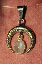 Cargar imagen en el visor de la galería, Dijes Piedra Luna (Plata .925)

